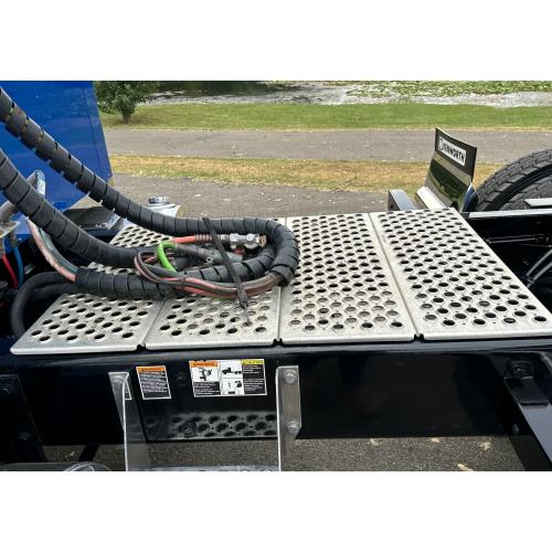 2022 Kenworth W990 Sleeper Semi Truck