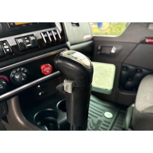 2022 Kenworth W990 Sleeper Semi Truck