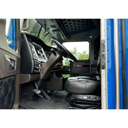 2022 Kenworth W990 Sleeper Semi Truck